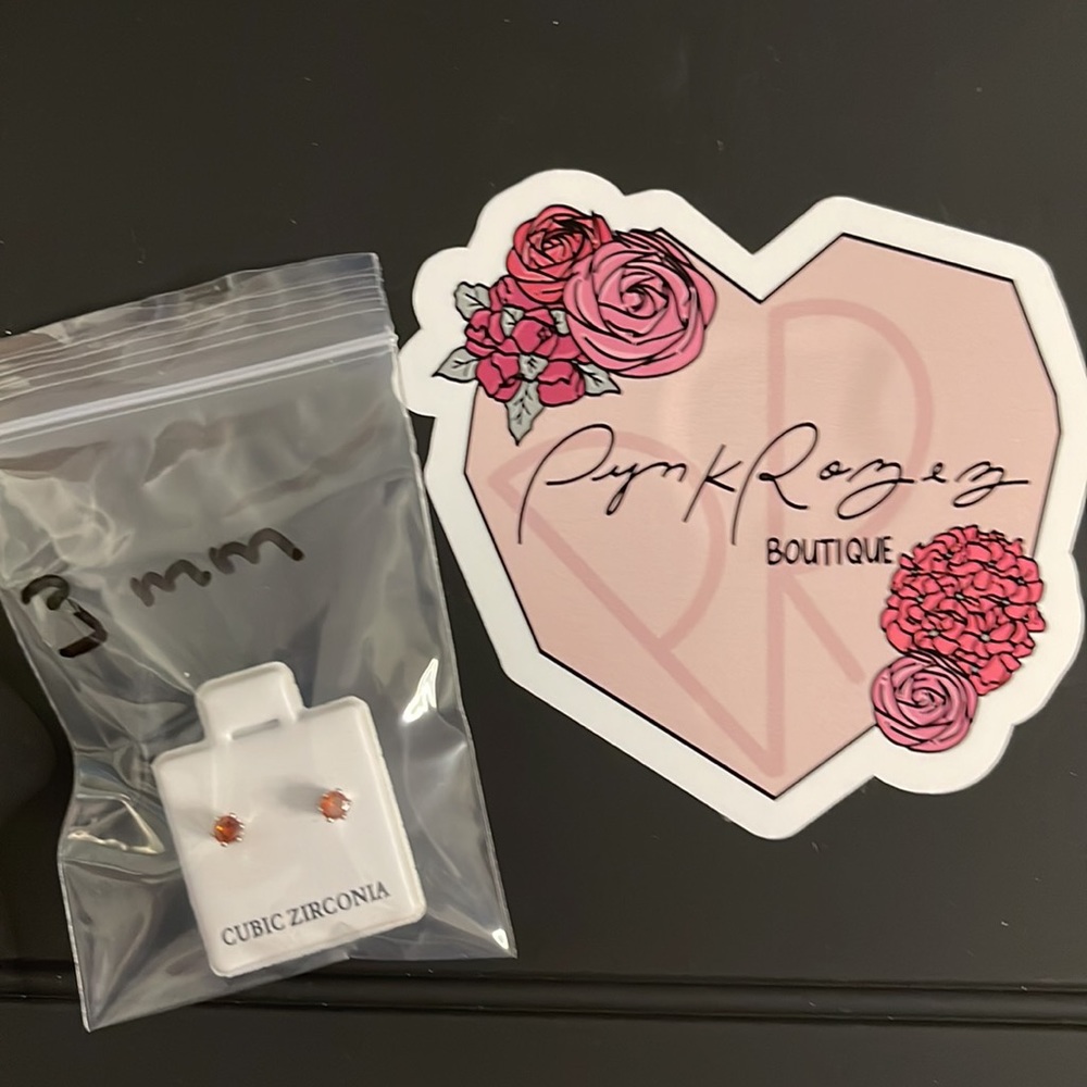 ❤️ CZ Earrings 3mm - Picture 3 of 3